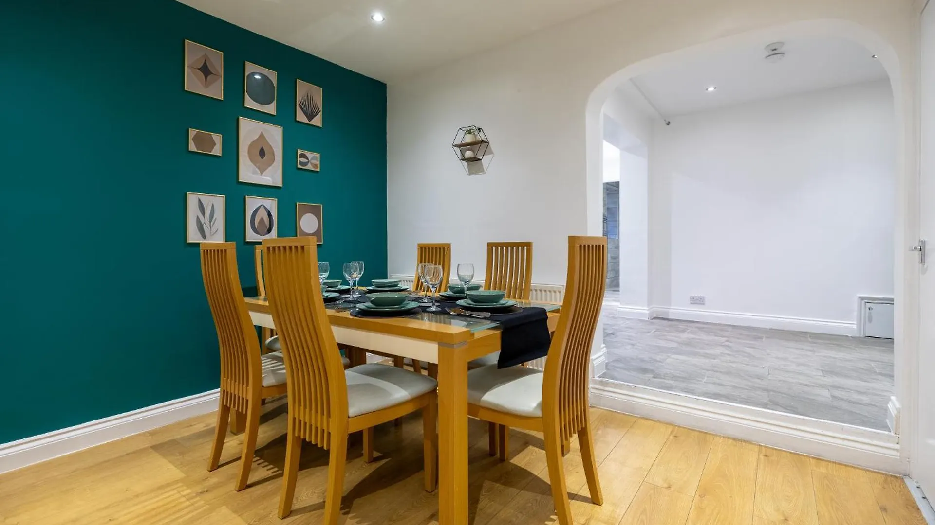 アパート Spacious 5 Bedroom Home Near Retail Park - By Traboule Properties Ltd ケンブリッジ