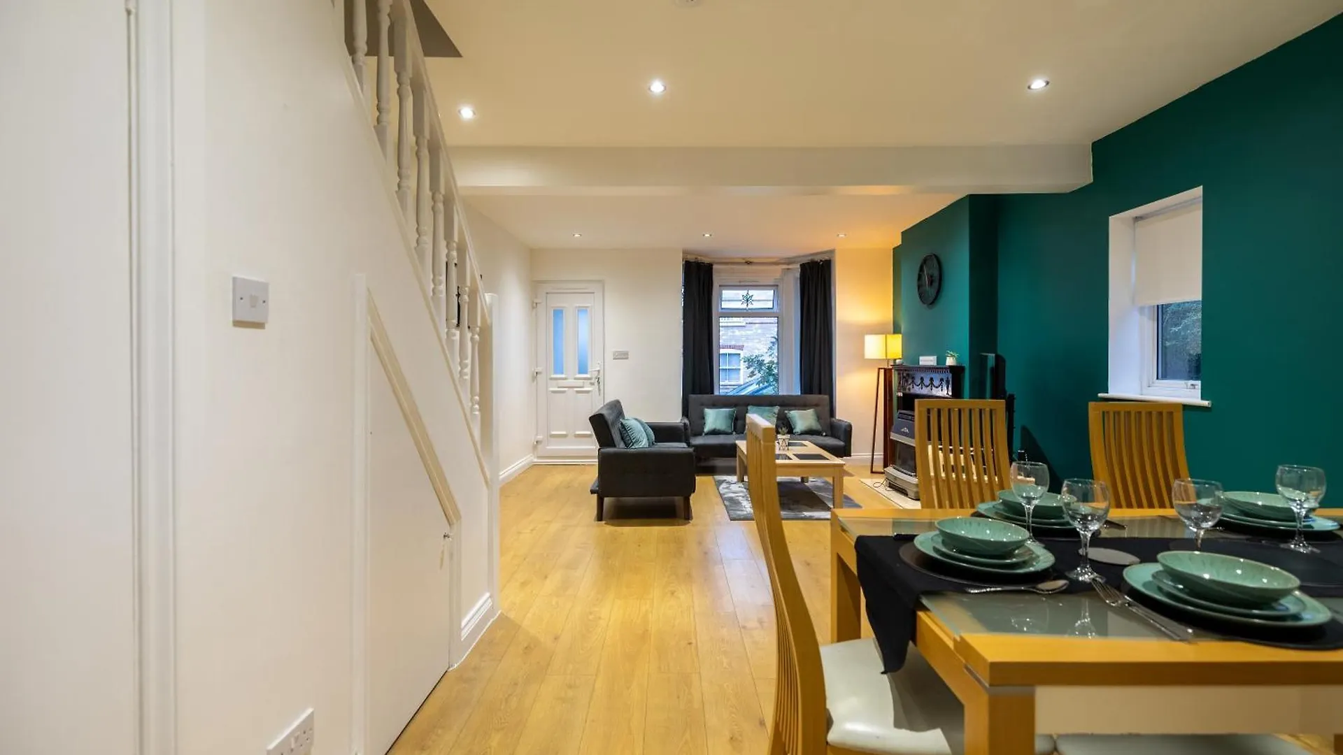Spacious 5 Bedroom Home Near Retail Park - By Traboule Properties Ltd ケンブリッジ イギリス