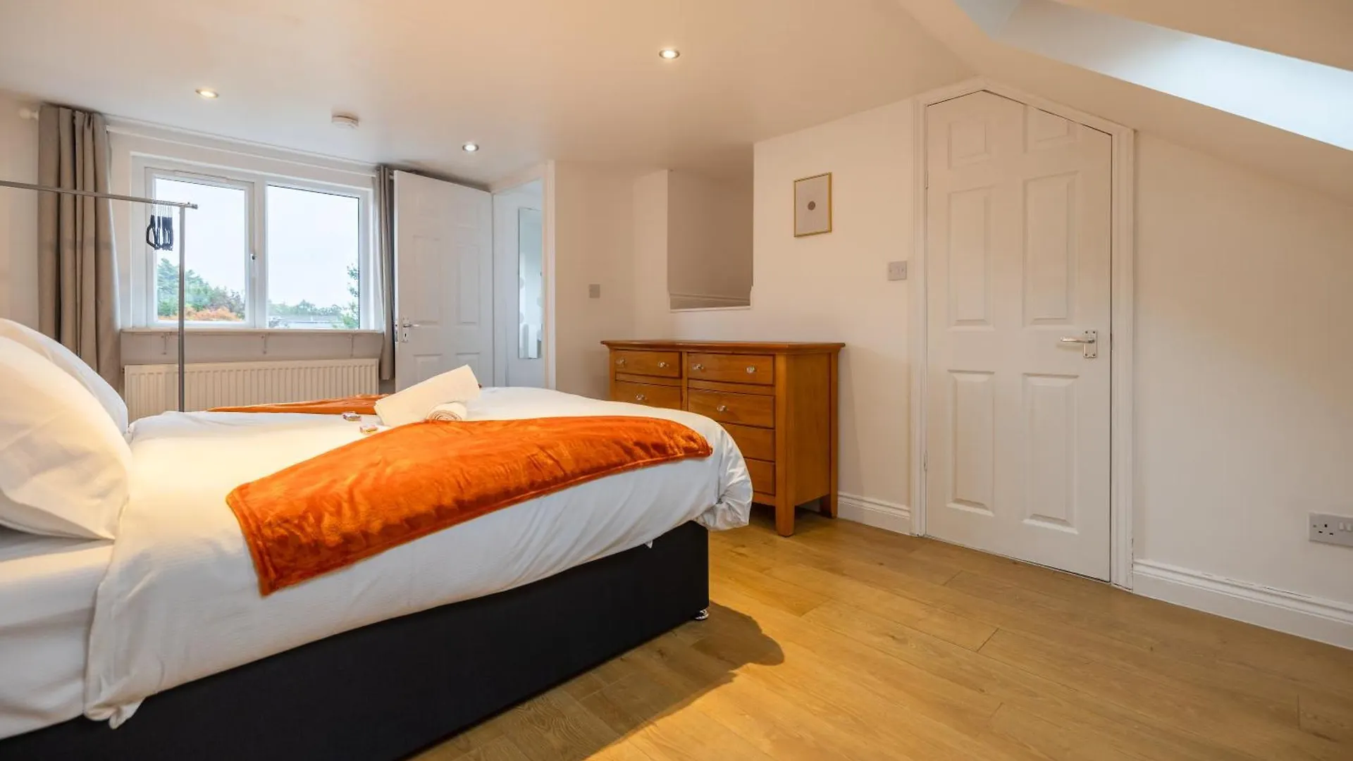 Spacious 5 Bedroom Home Near Retail Park - By Traboule Properties Ltd ケンブリッジ 0*,